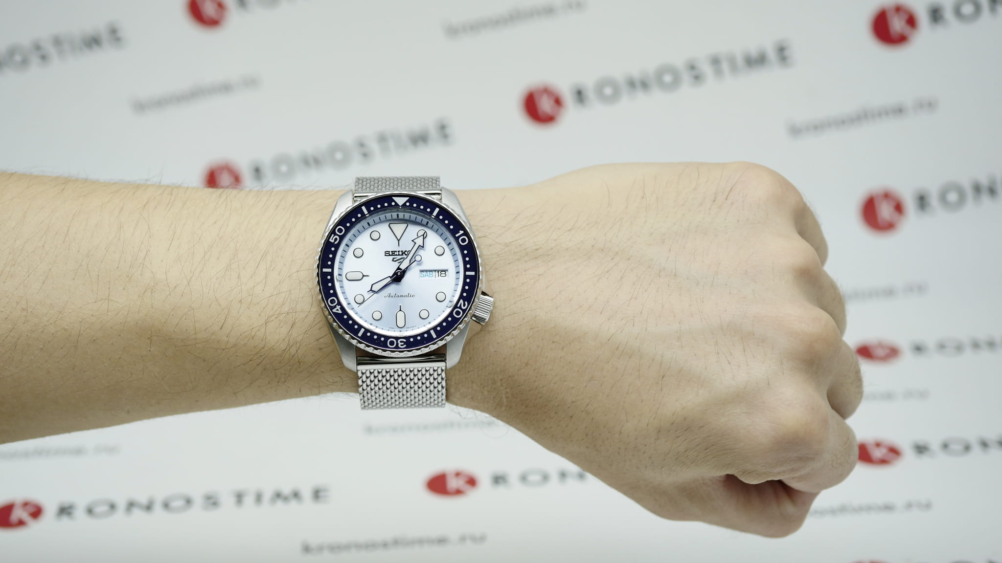 Seiko Seiko 5 Sports SRPE77K1  — детали корпуса и нержавеющая сталь